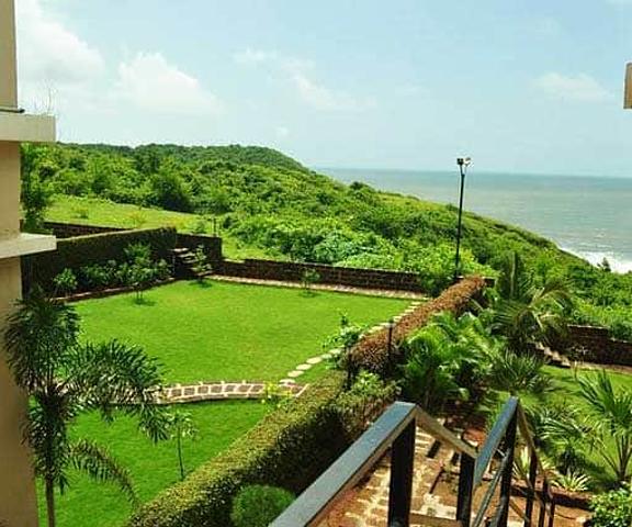 O'NEST Nakshatra Beach Resort Maharashtra Ganpatipule side view garden